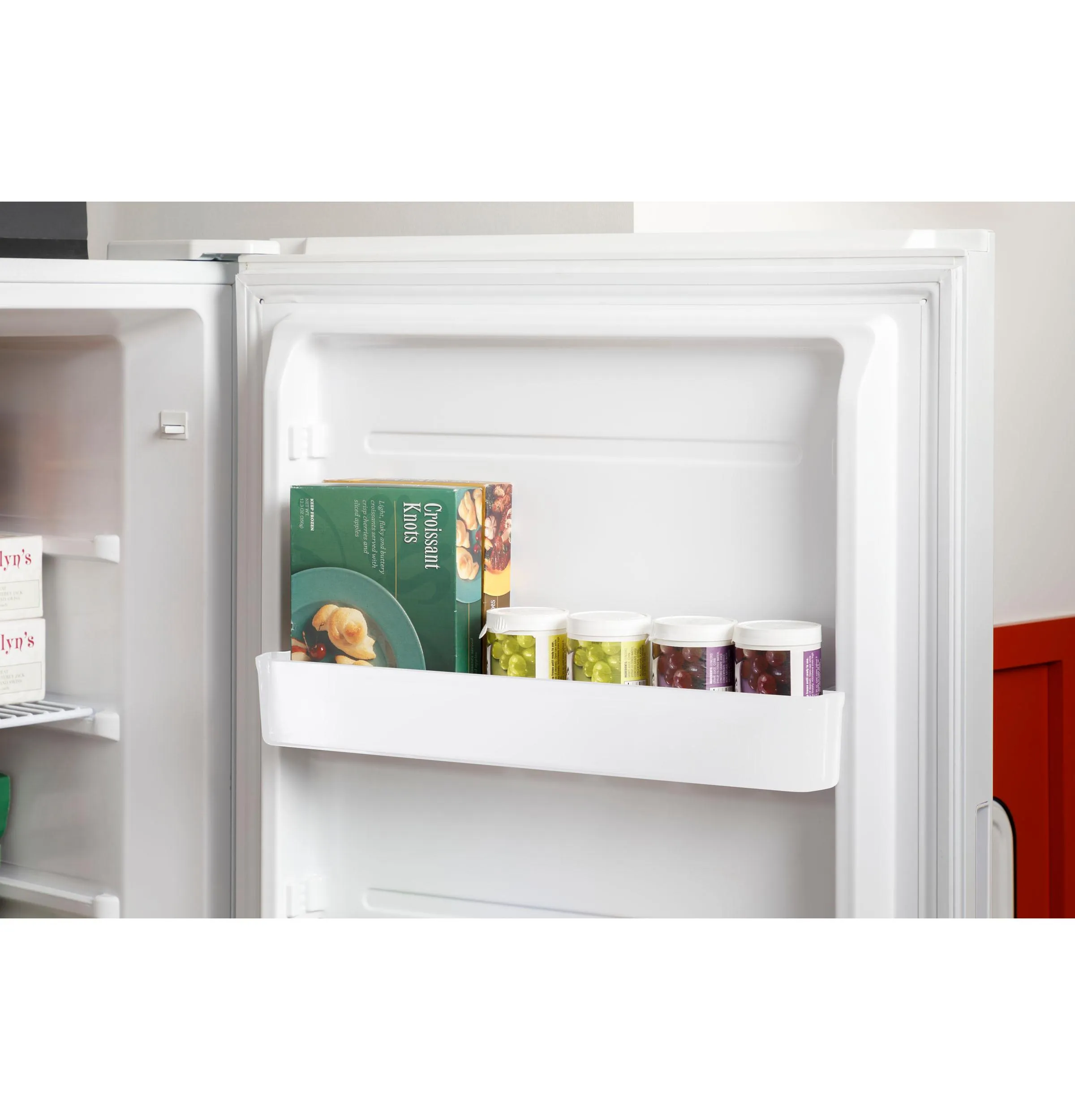 HUF13STRWW Hotpoint® 13 Cu. Ft. Frost-Free Upright Freezer