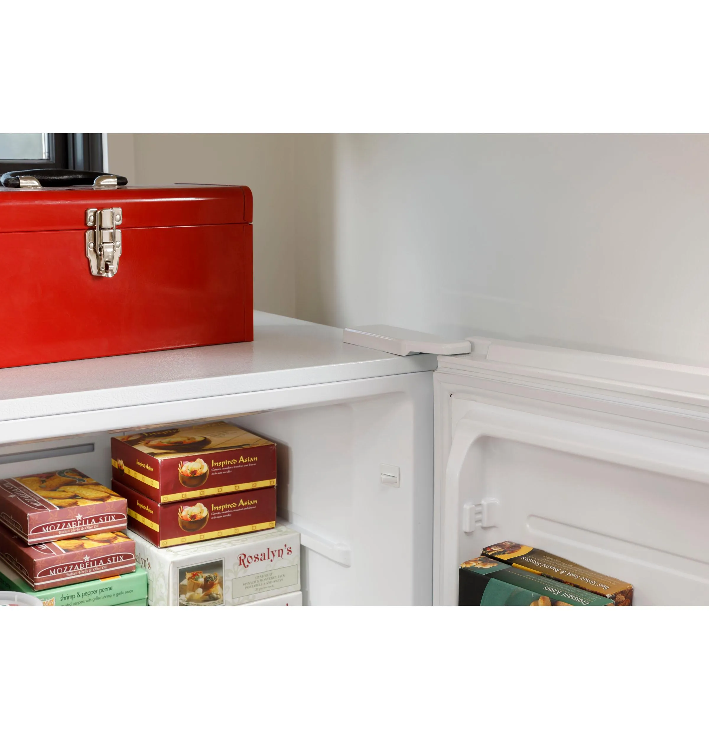 HUF13STRWW Hotpoint® 13 Cu. Ft. Frost-Free Upright Freezer